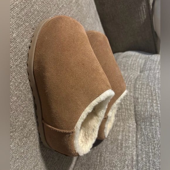 Ugg Pumped Slides Chestnut Size 8 Like New! - Picture 5 of 9